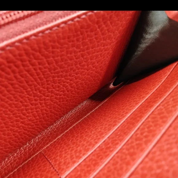Gucci Vibrant Red Zip-Around Wallet - Picture 10 of 12